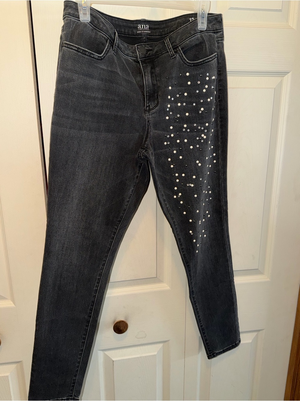 a.n.a grey/black jeggings  with Front Pearl Accents - Women